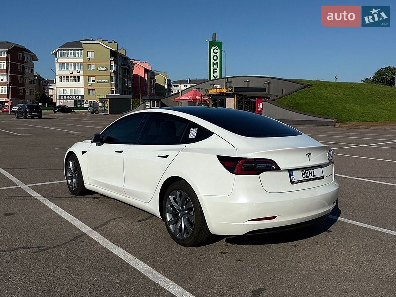 Седан Tesla Model 3 2021 в Киеве