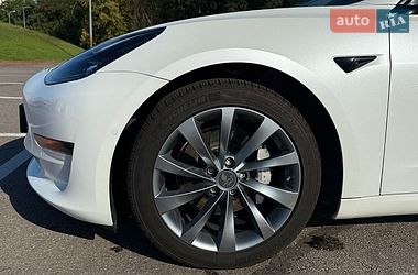 Седан Tesla Model 3 2021 в Киеве