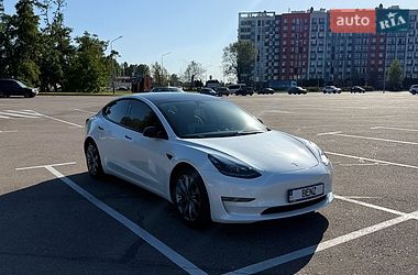 Седан Tesla Model 3 2021 в Киеве