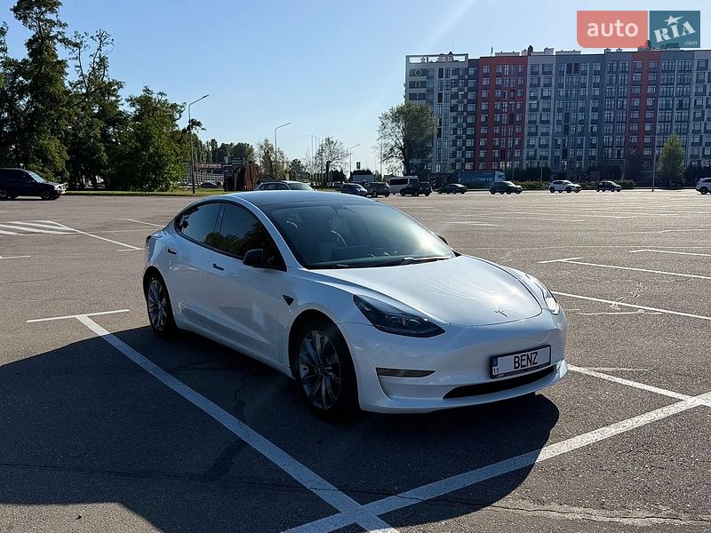 Седан Tesla Model 3 2021 в Киеве