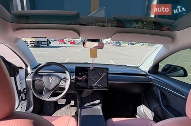Седан Tesla Model 3 2021 в Киеве