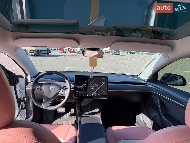 Седан Tesla Model 3 2021 в Киеве