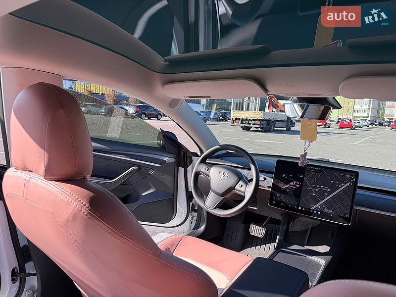 Седан Tesla Model 3 2021 в Киеве