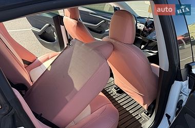 Седан Tesla Model 3 2021 в Киеве