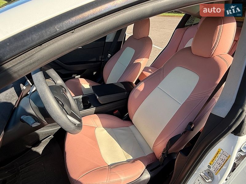 Седан Tesla Model 3 2021 в Киеве