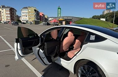 Седан Tesla Model 3 2021 в Киеве