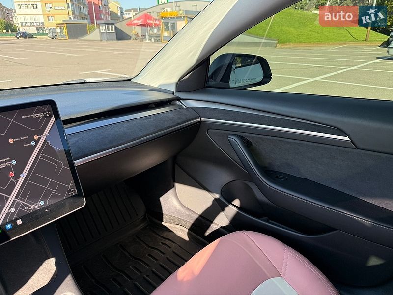 Седан Tesla Model 3 2021 в Киеве