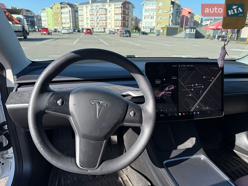 Седан Tesla Model 3 2021 в Киеве