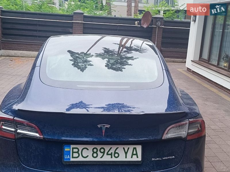 Седан Tesla Model 3 2022 в Львове