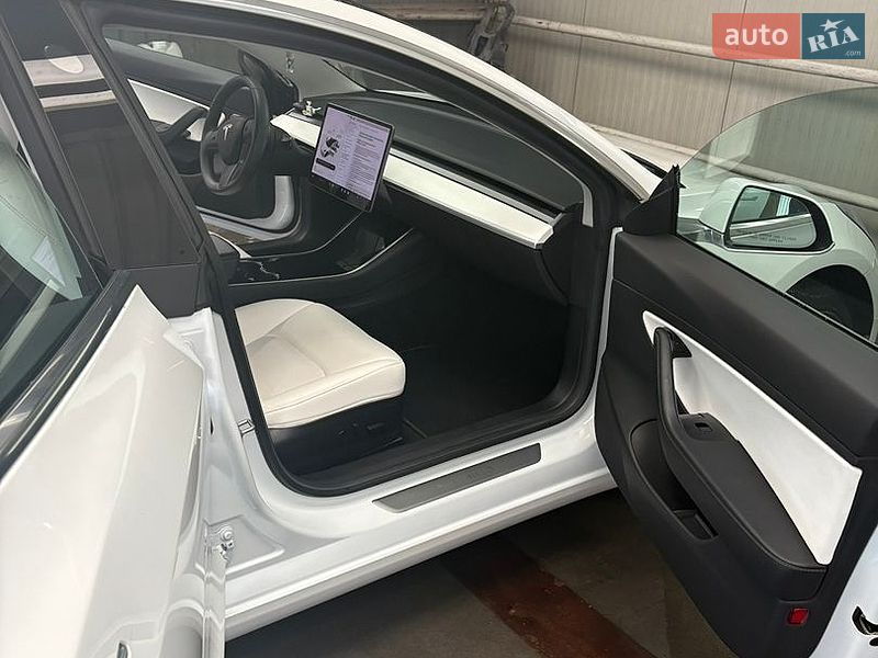 Седан Tesla Model 3 2019 в Луцке