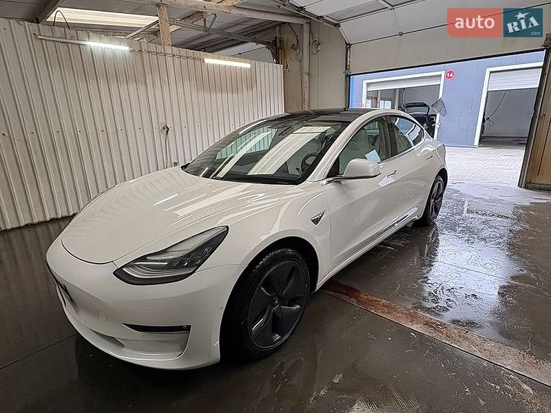 Седан Tesla Model 3 2019 в Луцке
