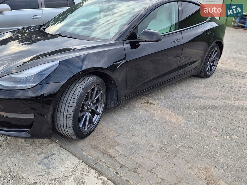 Седан Tesla Model 3 2021 в Яворове