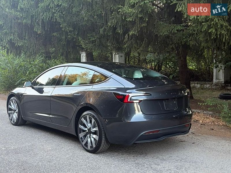 Седан Tesla Model 3 2025 в Києві