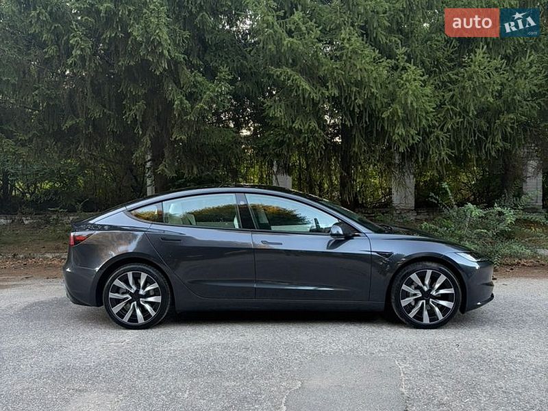 Седан Tesla Model 3 2025 в Києві