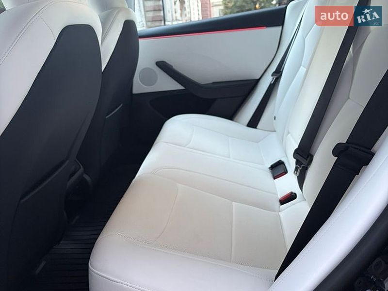 Седан Tesla Model 3 2025 в Києві