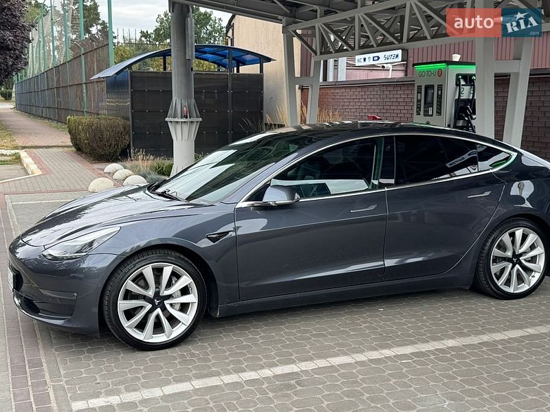 Седан Tesla Model 3 2019 в Буче