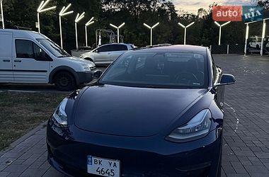 Седан Tesla Model 3 2018 в Рівному