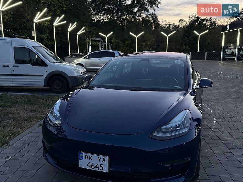Седан Tesla Model 3 2018 в Рівному