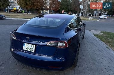 Седан Tesla Model 3 2018 в Рівному