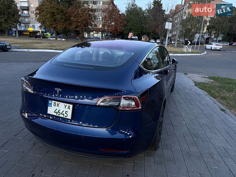 Седан Tesla Model 3 2018 в Рівному