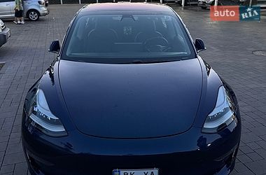 Седан Tesla Model 3 2018 в Рівному