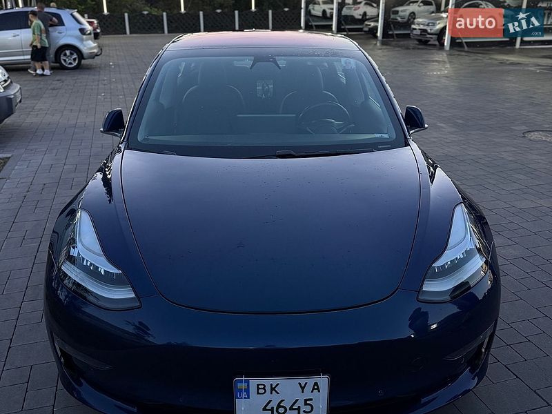 Седан Tesla Model 3 2018 в Рівному