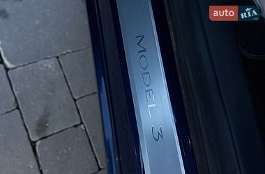Седан Tesla Model 3 2018 в Рівному