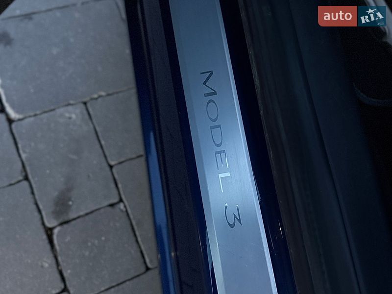 Седан Tesla Model 3 2018 в Рівному