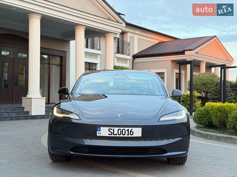 Седан Tesla Model 3 2024 в Стрые