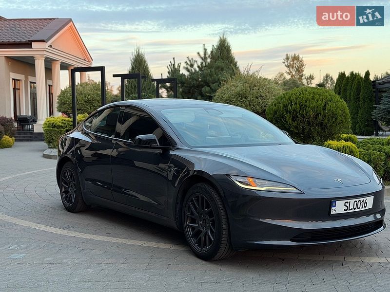 Седан Tesla Model 3 2024 в Стрые