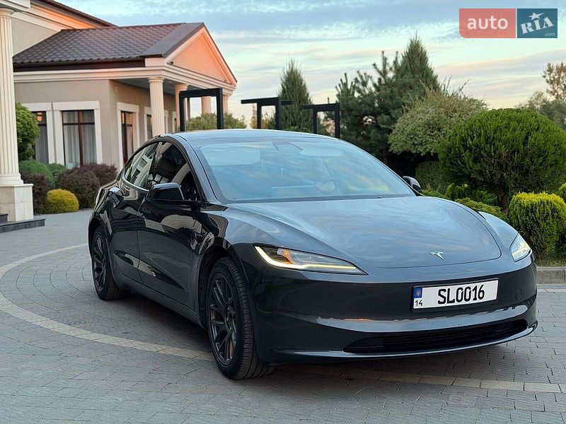 Седан Tesla Model 3 2024 в Стрые