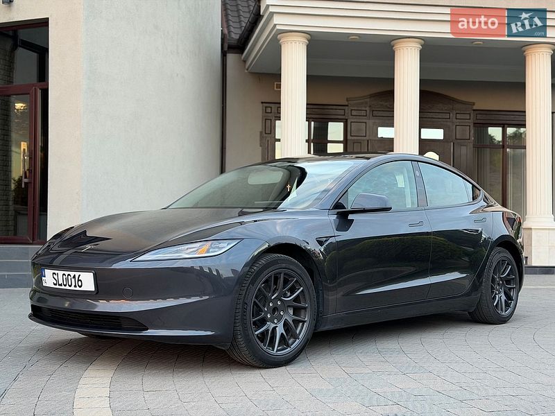 Седан Tesla Model 3 2024 в Стрые