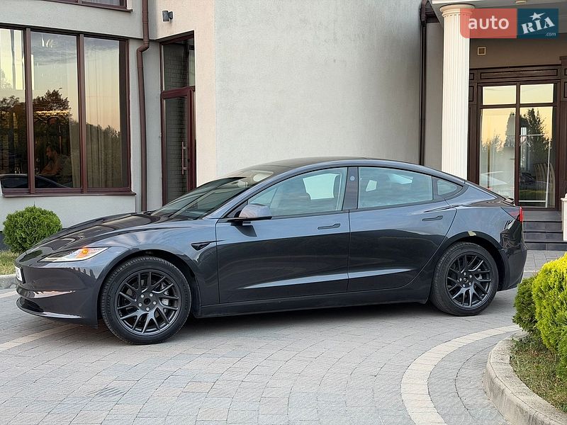 Седан Tesla Model 3 2024 в Стрые