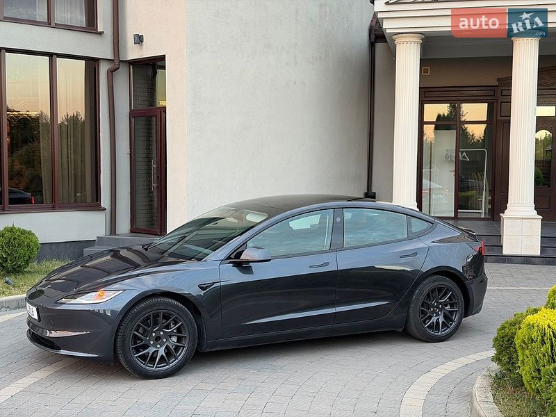 Седан Tesla Model 3 2024 в Стрые