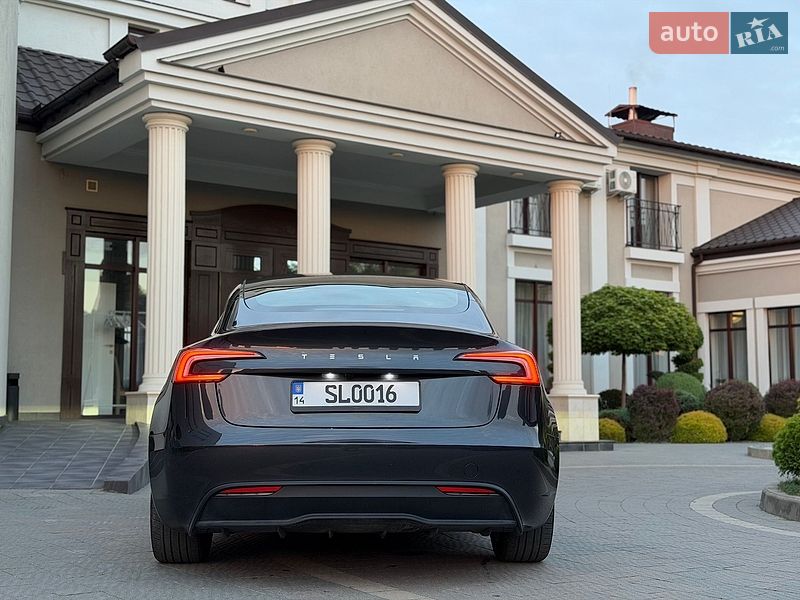 Седан Tesla Model 3 2024 в Стрые