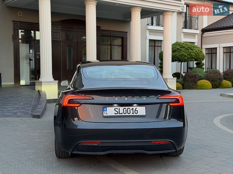 Седан Tesla Model 3 2024 в Стрые