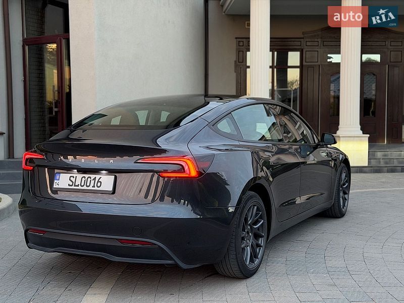 Седан Tesla Model 3 2024 в Стрые