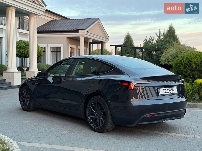Седан Tesla Model 3 2024 в Стрые