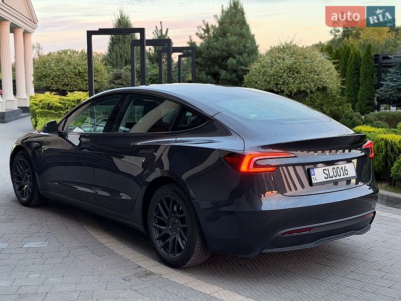 Седан Tesla Model 3 2024 в Стрые
