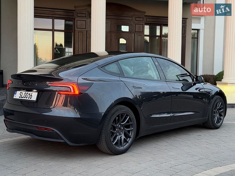 Седан Tesla Model 3 2024 в Стрые