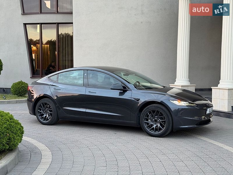 Седан Tesla Model 3 2024 в Стрые