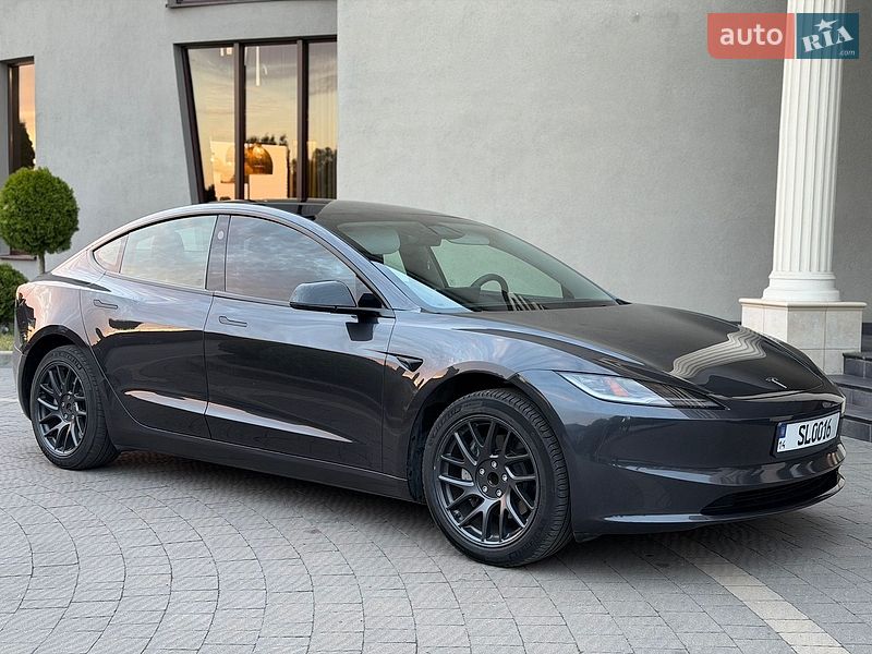 Седан Tesla Model 3 2024 в Стрые