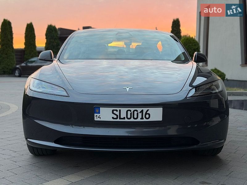 Седан Tesla Model 3 2024 в Стрые
