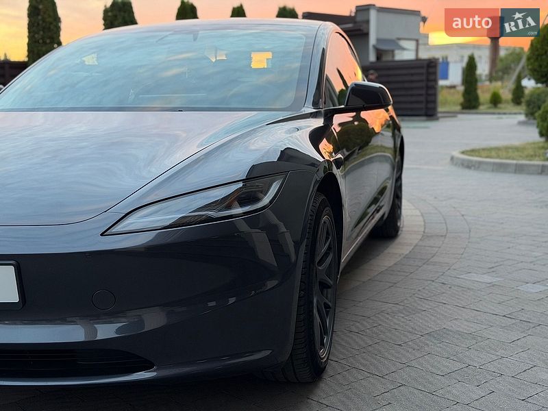 Седан Tesla Model 3 2024 в Стрые