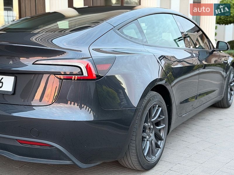 Седан Tesla Model 3 2024 в Стрые