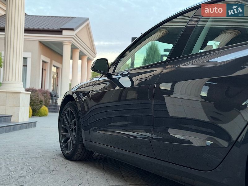 Седан Tesla Model 3 2024 в Стрые