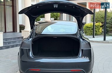 Седан Tesla Model 3 2024 в Стрые