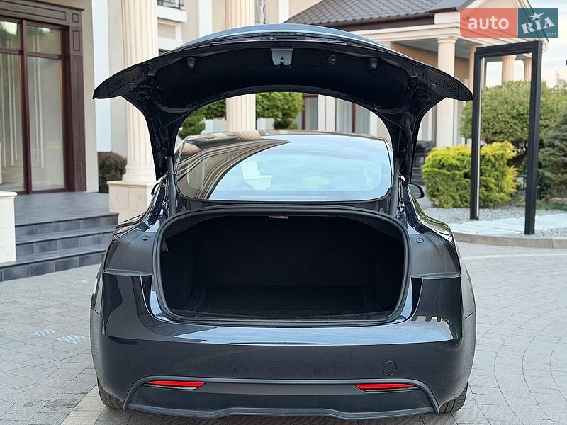 Седан Tesla Model 3 2024 в Стрые