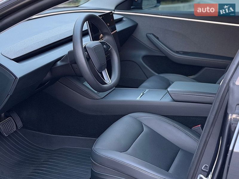 Седан Tesla Model 3 2024 в Стрые