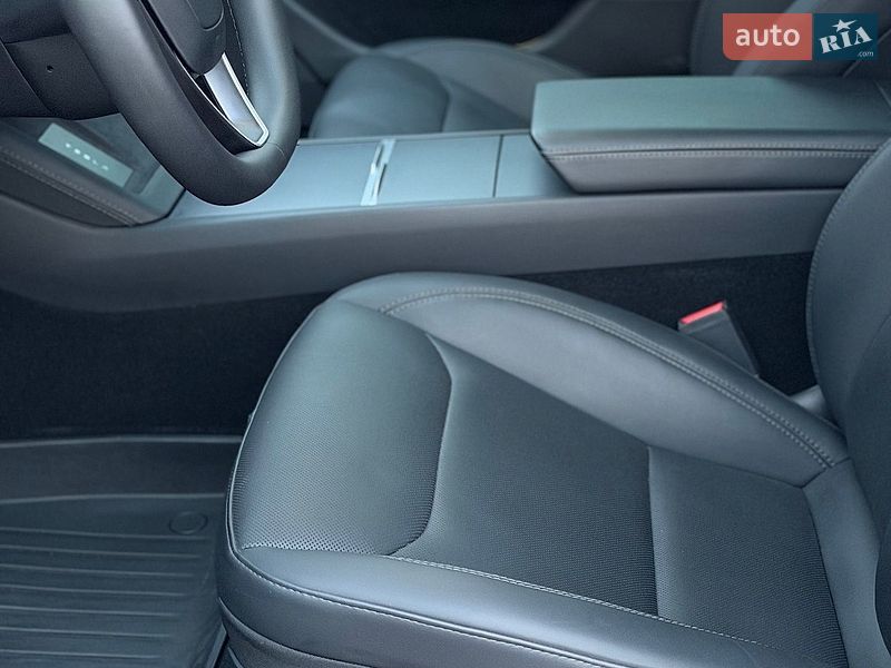 Седан Tesla Model 3 2024 в Стрые